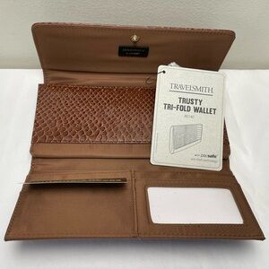 Travelsmith Trusty Tri-Fold Wallet Pacsafe Technology NWT RFID Safe Brown